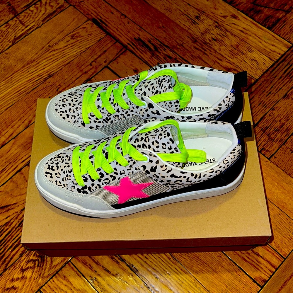 Women Steve Madden Sneaker